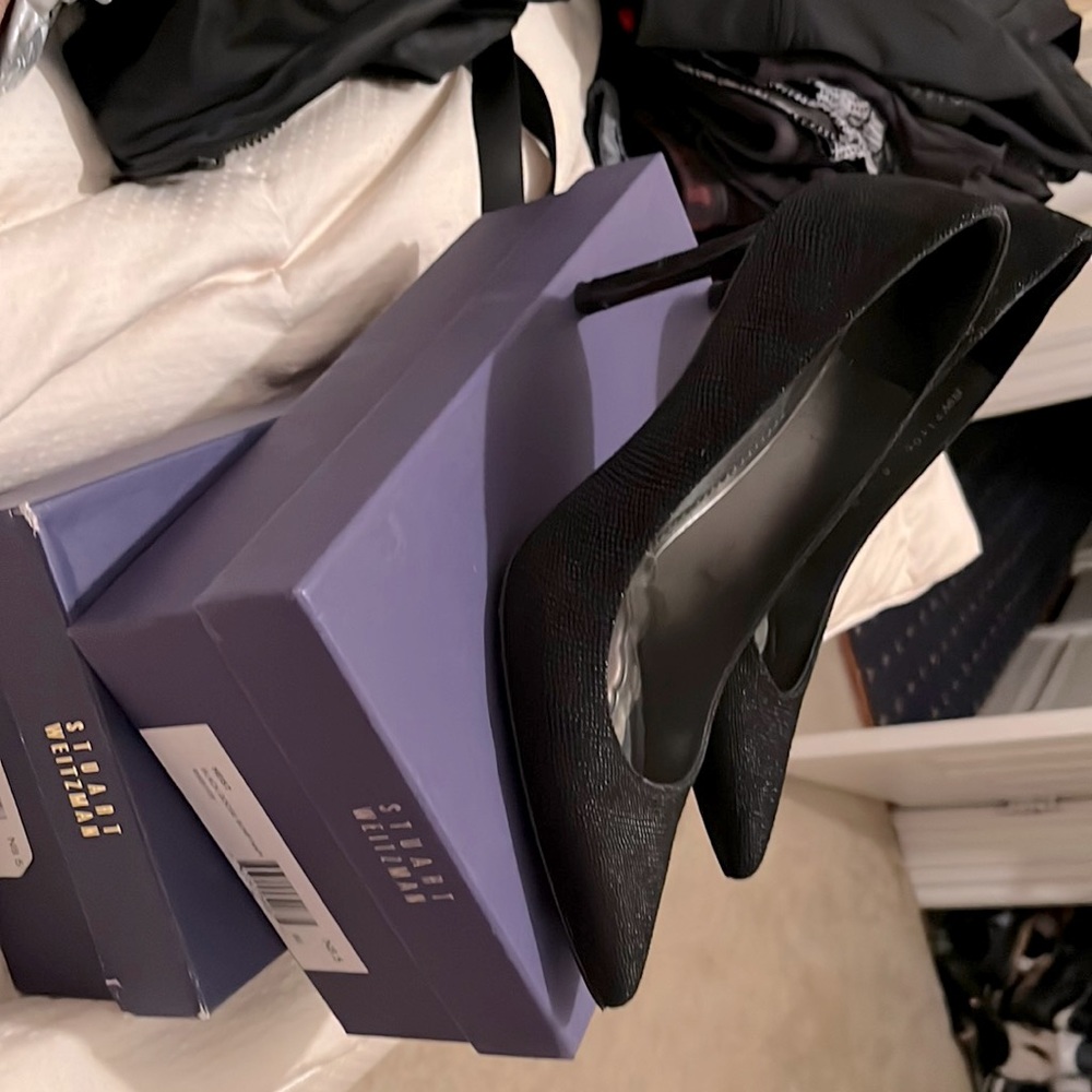 Stuart Weitzman Heist black goosebump nappa pumps 4”. NARROW WIDTH
